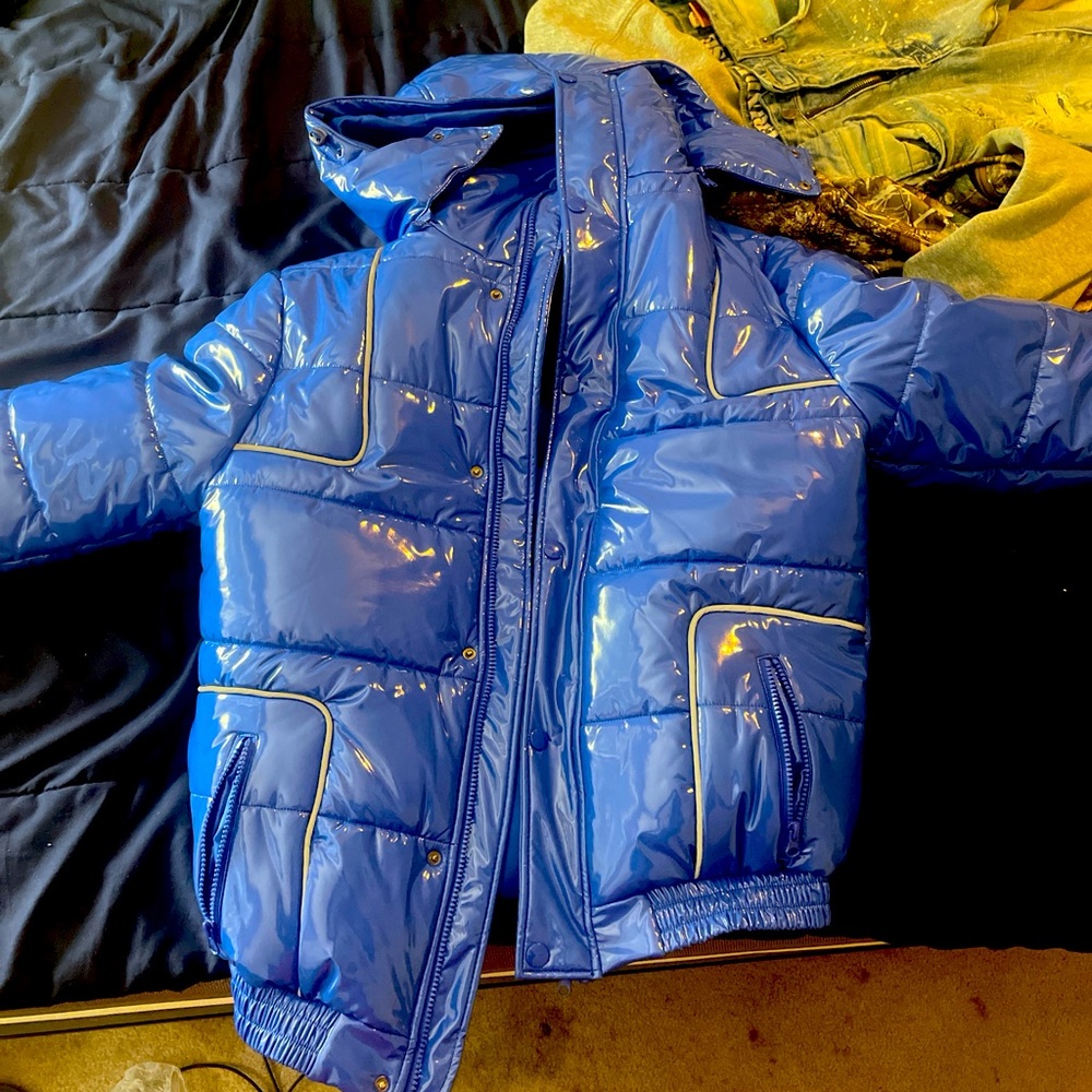 Size medium text me for offer lowest offer 200